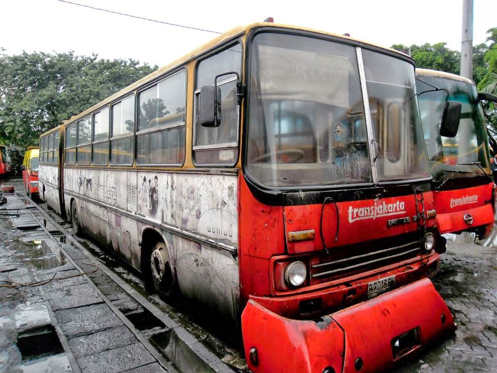 Menelusuri Jejak Sejarah Bus Gandeng di Indonesia  AWANSAN